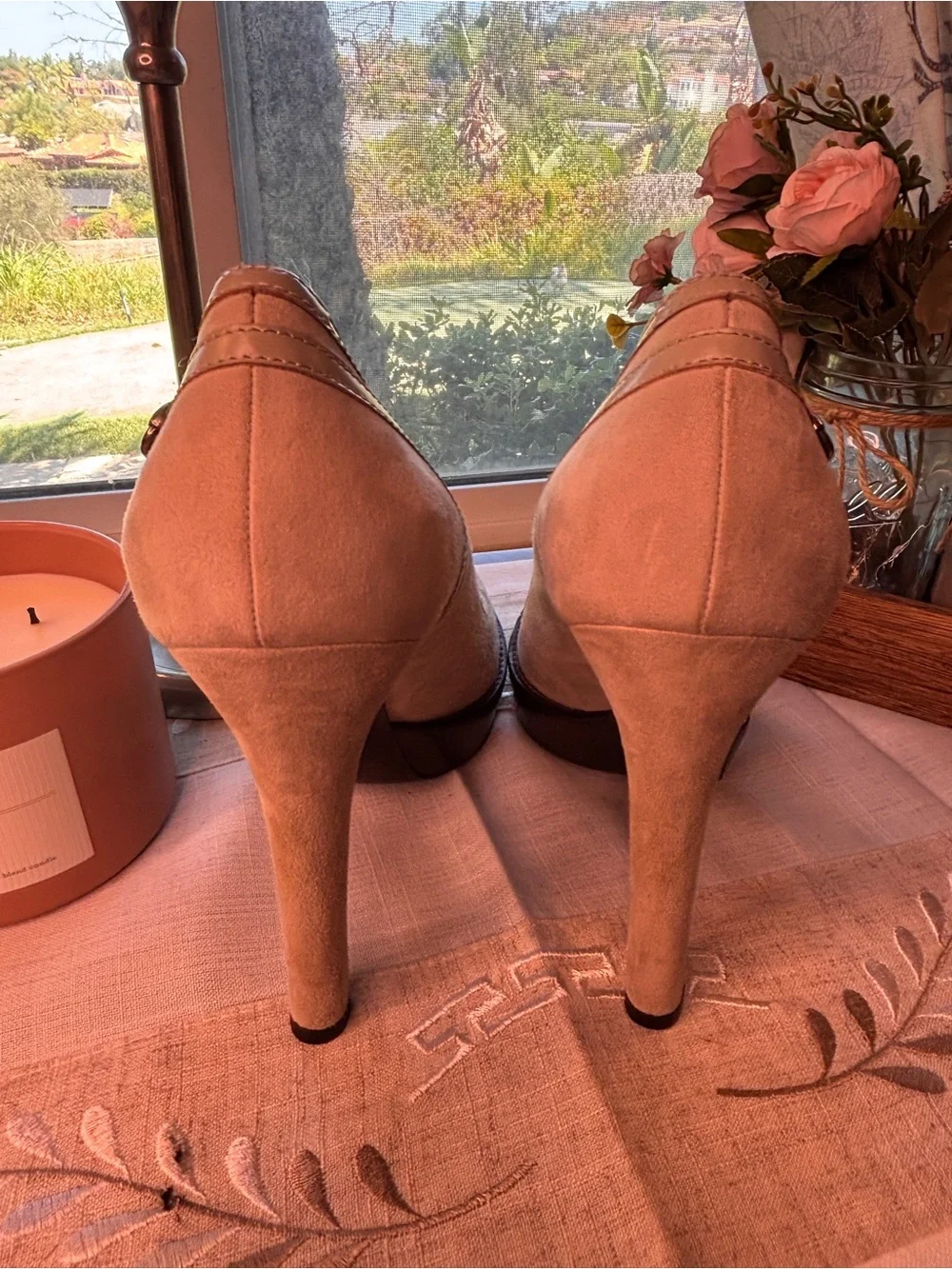 Gucci Cream Suede Platform Pumps with Subtle Buckle